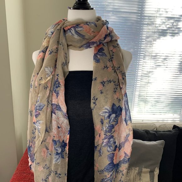 Ladies scarf - stylish, beautiful and floral - Picture 3 of 3